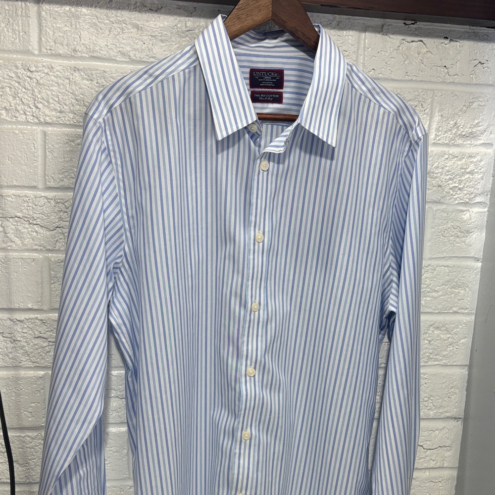 UNTUCKit Men's Light Blue Striped Dress Shirt